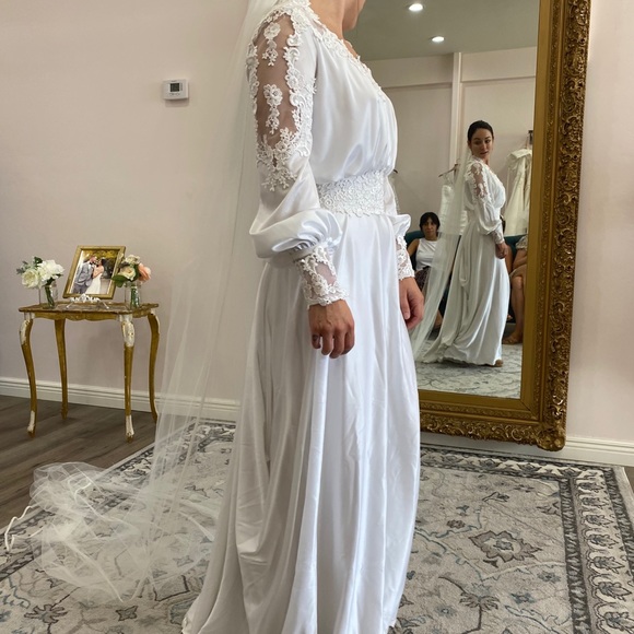 Vintage Wedding Dress - Picture 2 of 6